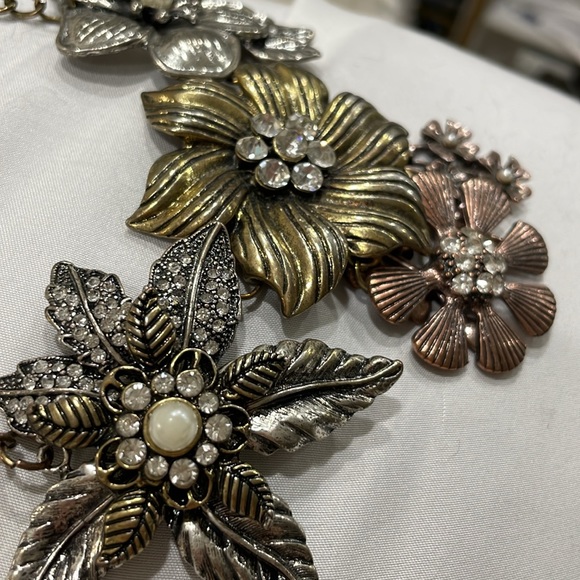 Necklace~crystals pearls rustic metal - Picture 8 of 8